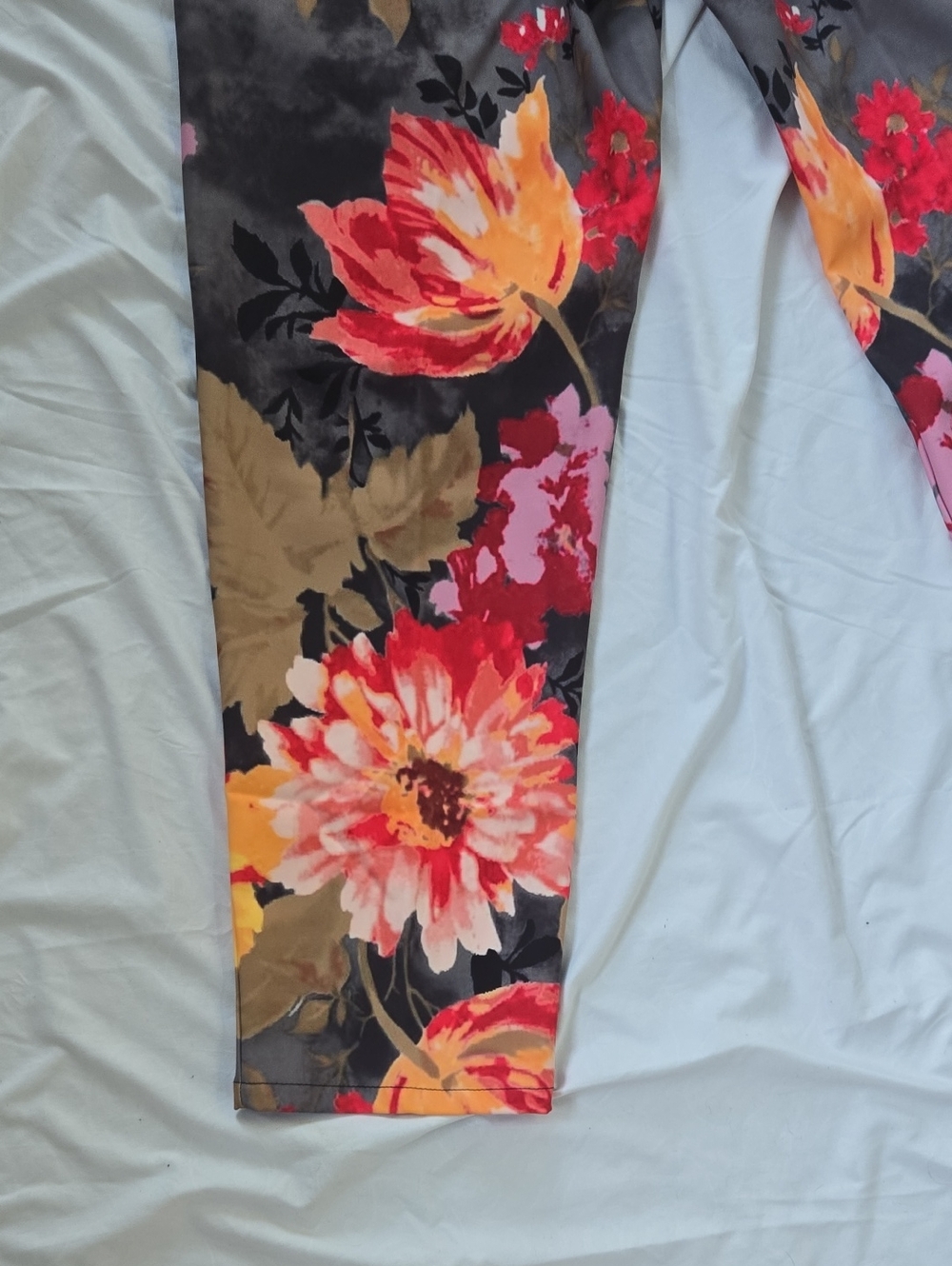 Men's Pants Grey With Multi Color Flowers On Front/Back Beautiful Rich Colors - Picture 12 of 15